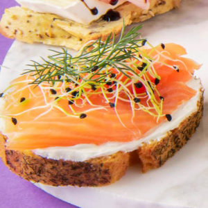6 mini cake toast saumon